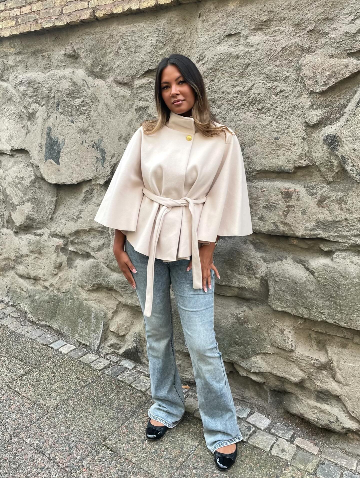 Short Vanilla Poncho Coat